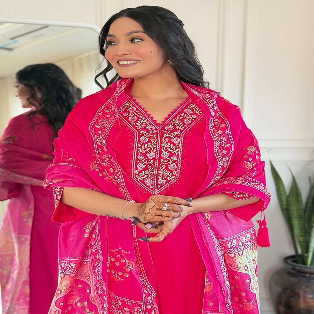 Trendy Ethnic Kurti With Elegant Design