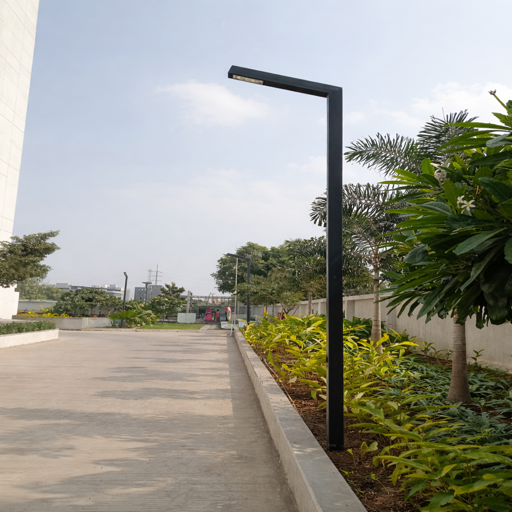 020 Decorative Garden Pole