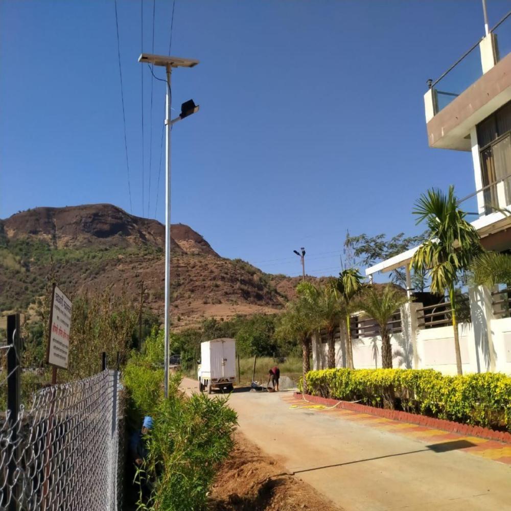 Solar Street Light - 25 Watt, Cool White Illumination, 98% Efficiency | Automatic Switch Mode, Maintenance-free, Multiple Cell Design
