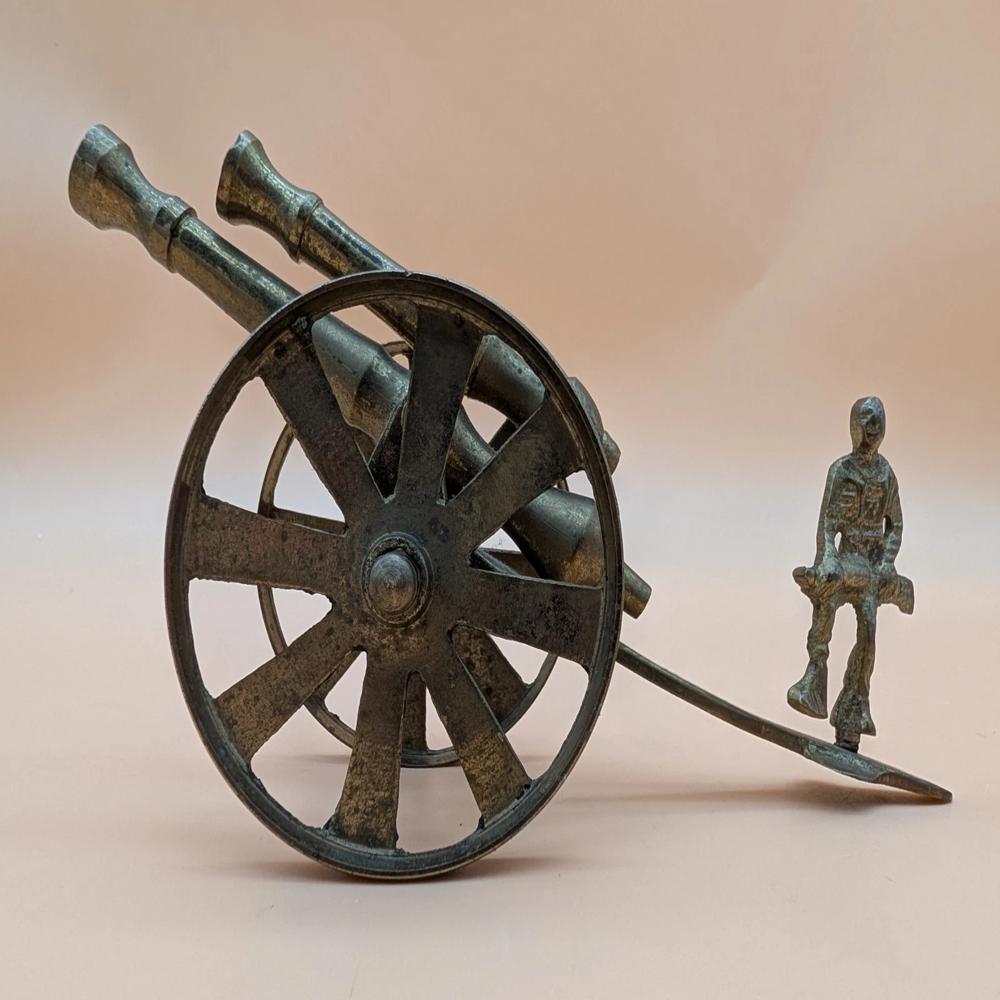 Brass Showpieces - Color: Golden