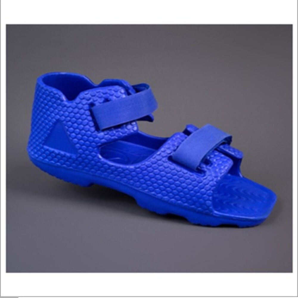 Cast Shoe - Lightweight Plastic, Portable And Recyclable, Stylish Foot Support Solution