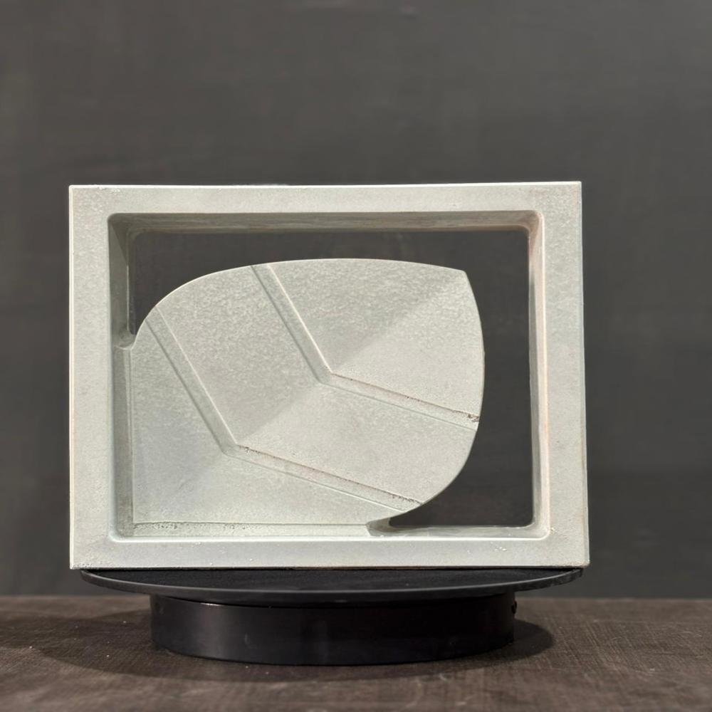 FOUR PETAL WHITE CEMENT