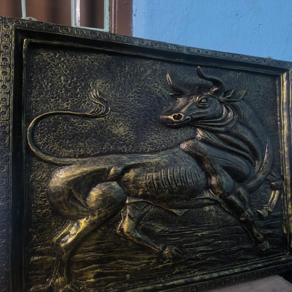 Frp Bull Mural - Color: Metalic Gold