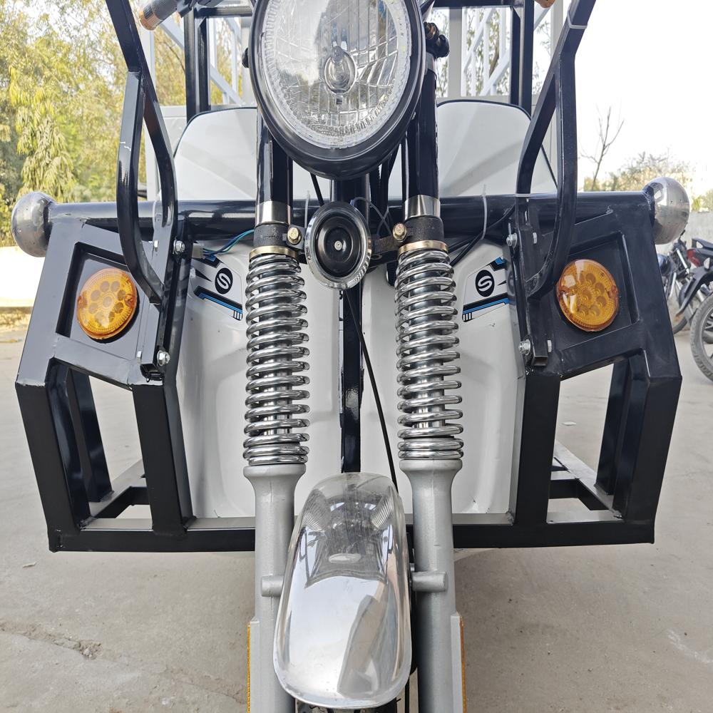 Loading Rickshaw Near Me - Metal/steel Body, 2100mm Wheelbase, 600 Kg Capacity | 1000w Motor, Telescopic Hydraulic Suspension, Led Lighting