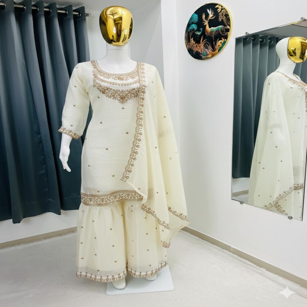 Women Beautiful Traditional kurti Stylish & Elegante  Look