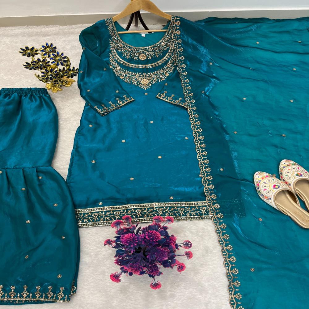 Women Beautiful Traditional kurti Stylish & Elegante  Look