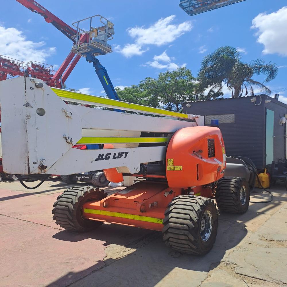 Man Lift &  Boom Lift Service in kolkata 