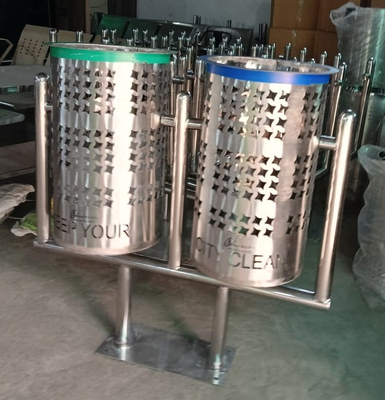 Stainless Steel Dustbin with Stand