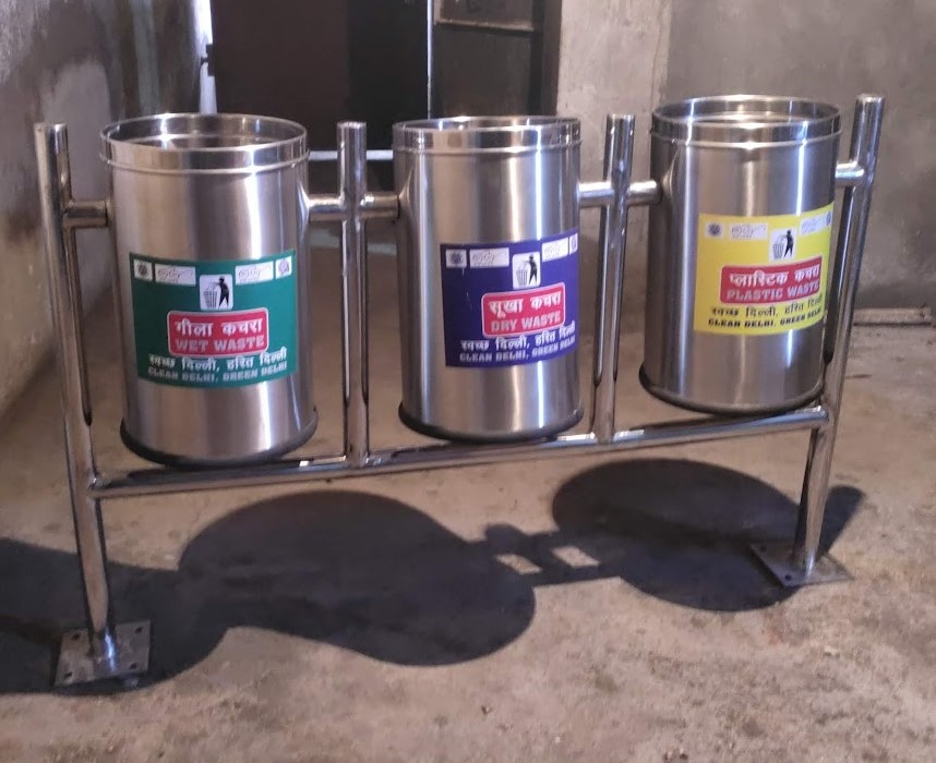 Stainless Steel Dustbin with Stand