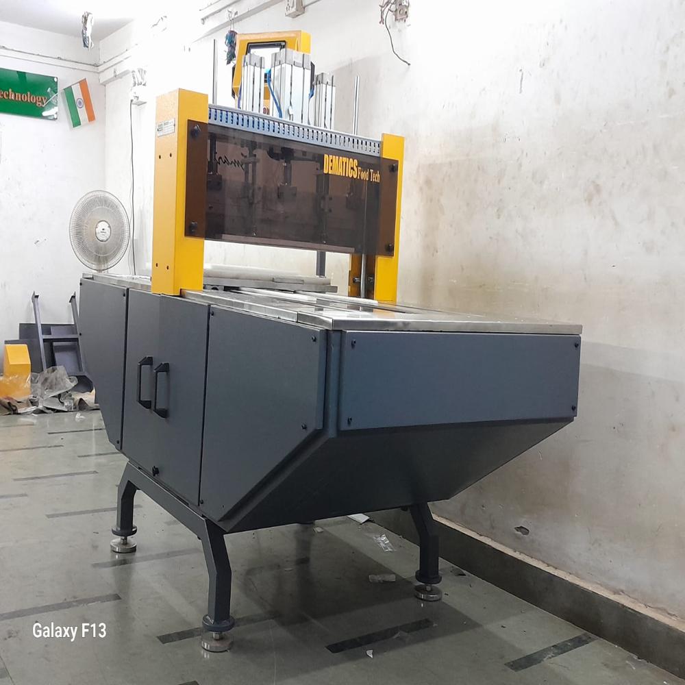 Sweet Cutting Machine - Capacity: 800 Kg Kg/day