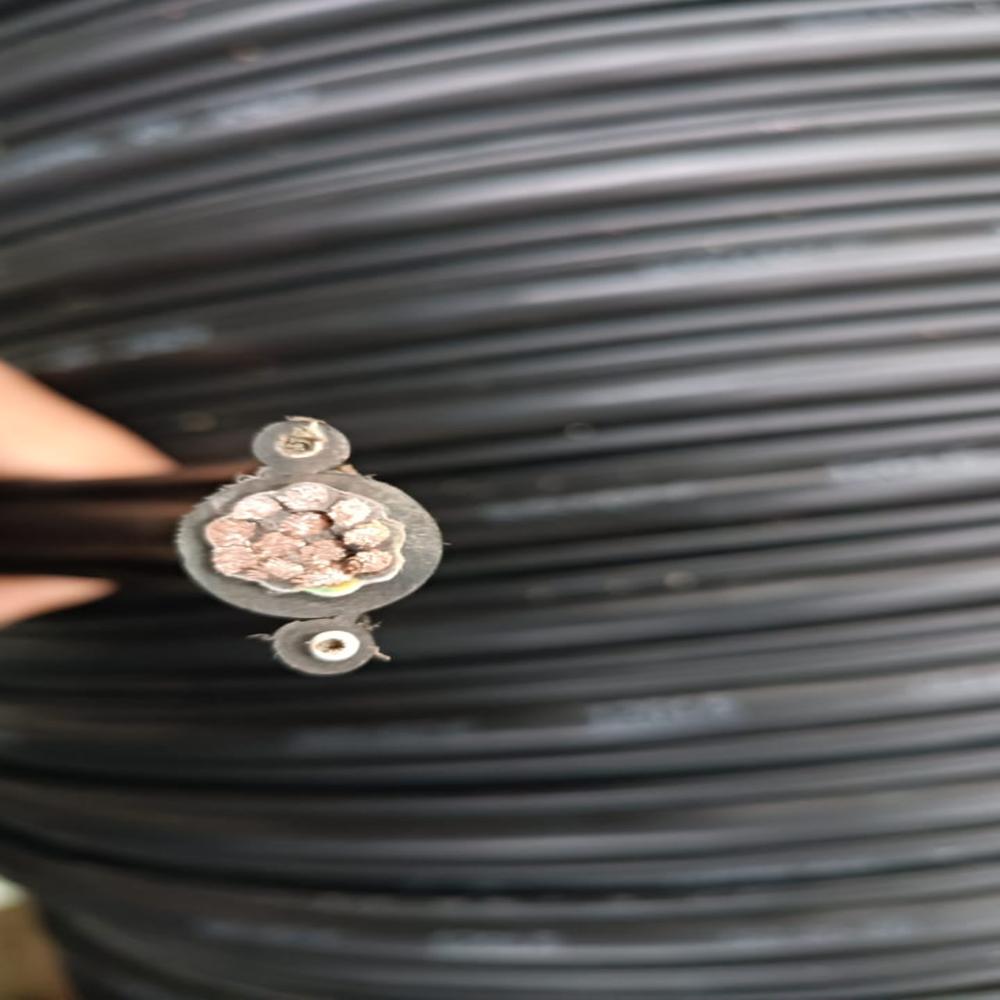 ROUND CABLE WITH DUAL STRAIN RELIEF CORDS
