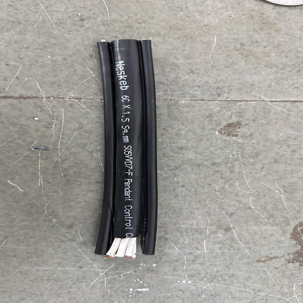 ROUND CABLE WITH DUAL STRAIN RELIEF CORDS