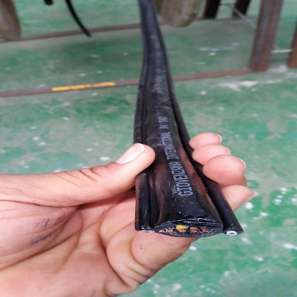 ROUND CABLE WITH DUAL STRAIN RELIEF CORDS