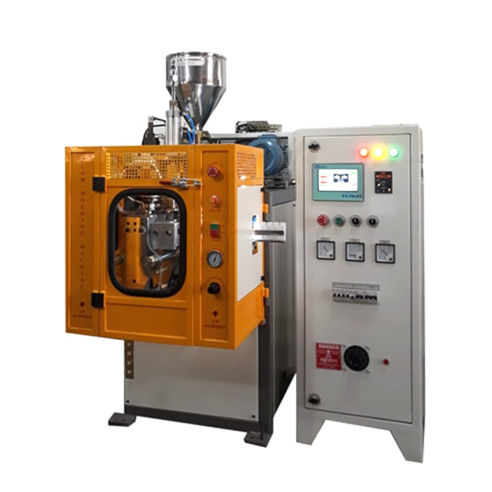 Auto Deflashing Blow Molding Machine