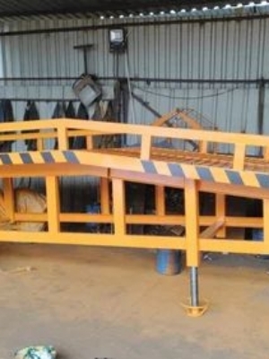 HYDRAULIC DOCK RAMP