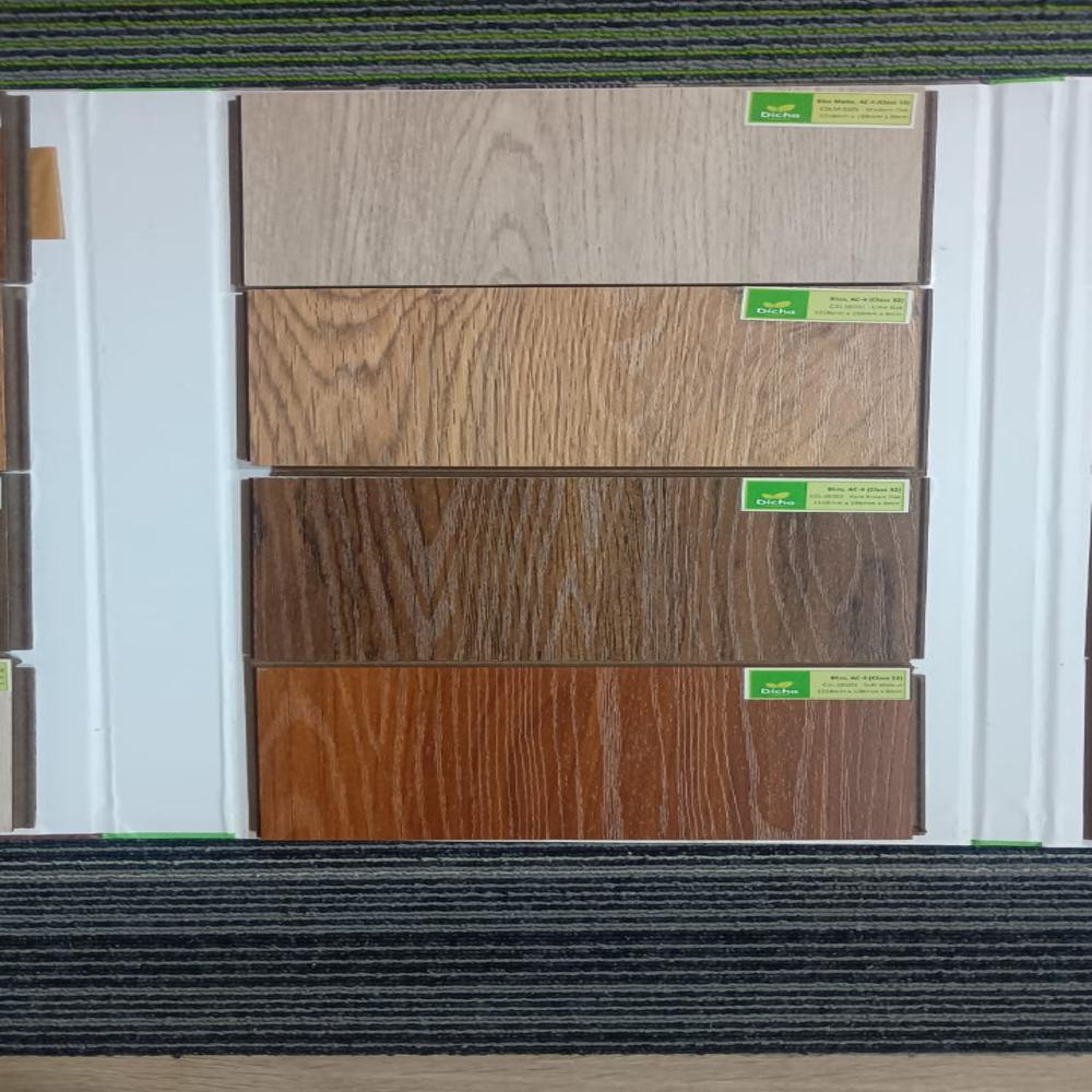 WOODEN FLOORNG LIVING ROOM