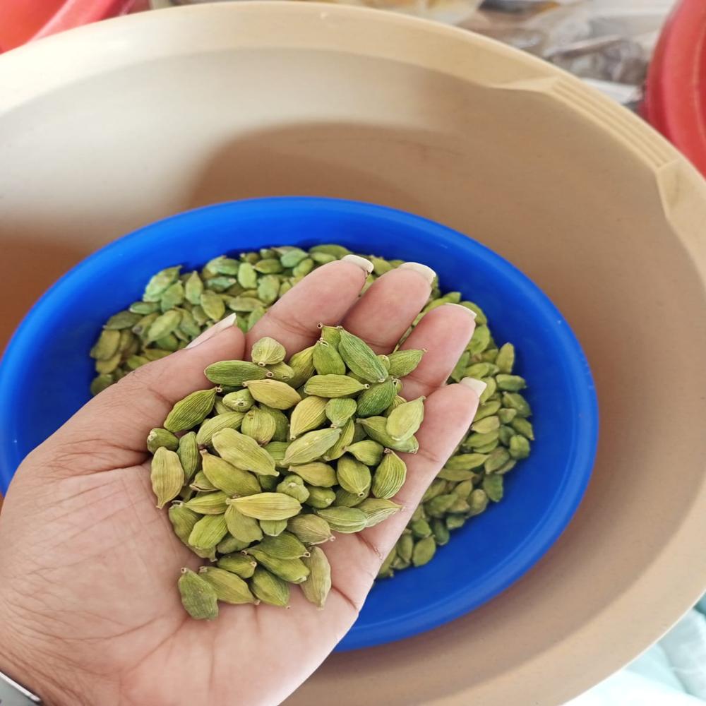 8mm  Green Cardamom - Physical Form: Solid