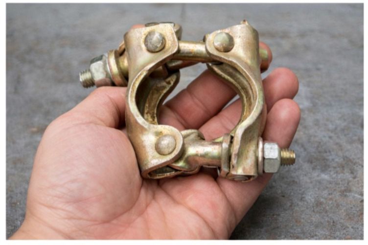 Swivel Coupler - Color: Golden