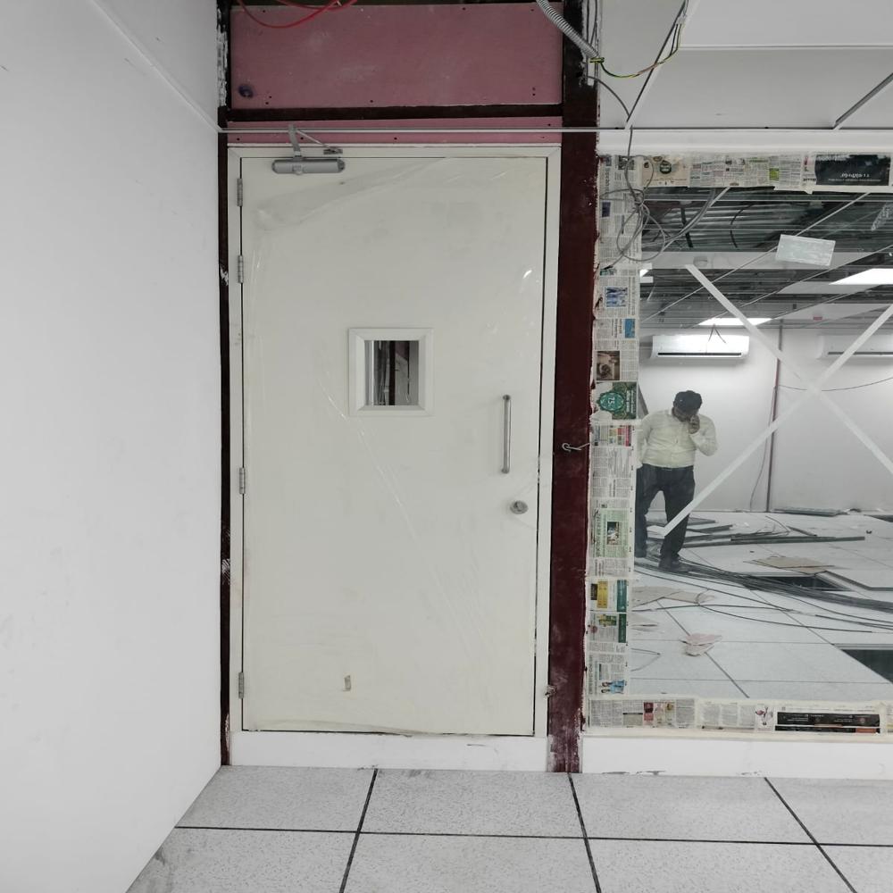 Hmps Door - Color: White