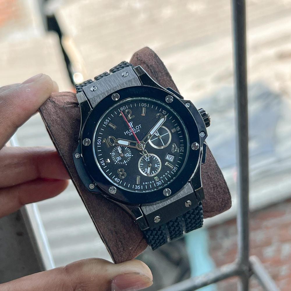 Hublot Big Bang Men's Wrist Watch - Battery Life: 1 Years