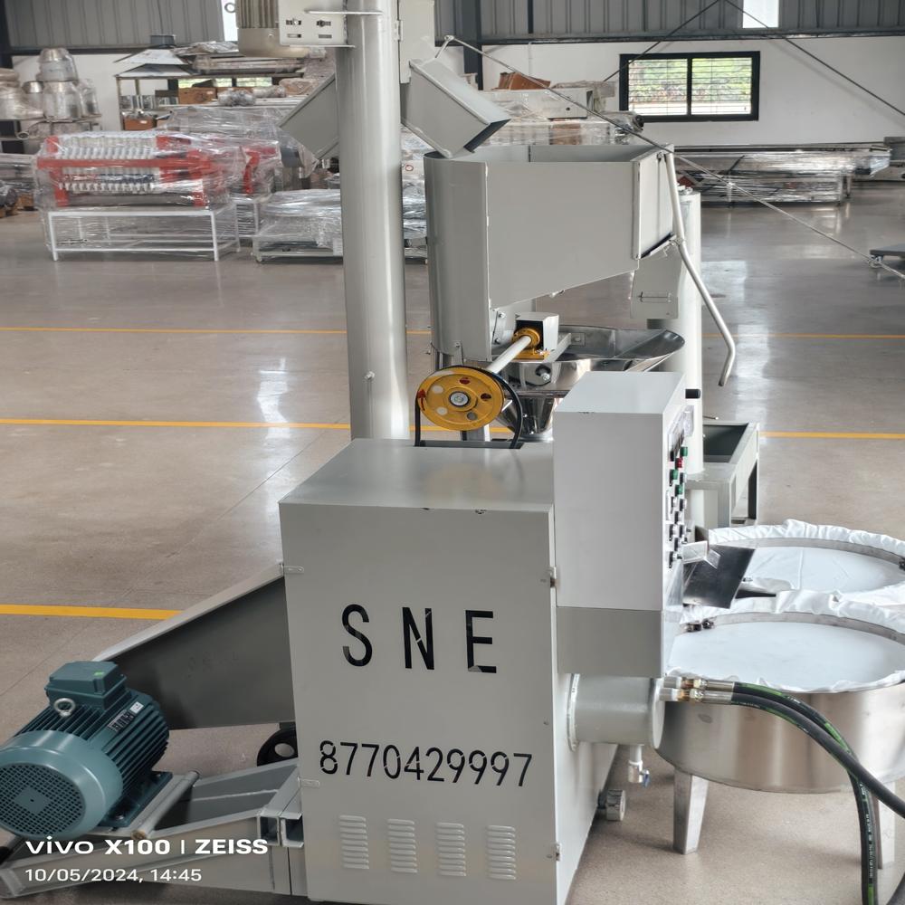 Screw Oil Press Machine - Automatic Grade: Automatic