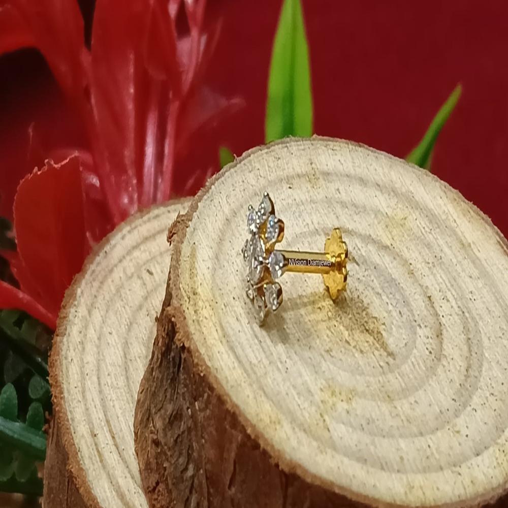 Shimmer in the exquisite Natural Diamond Floret Nose Pin
