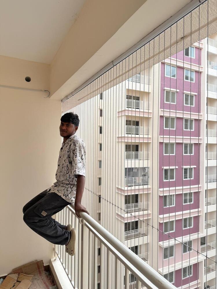 बालकनी कैदियों का ग्रिल