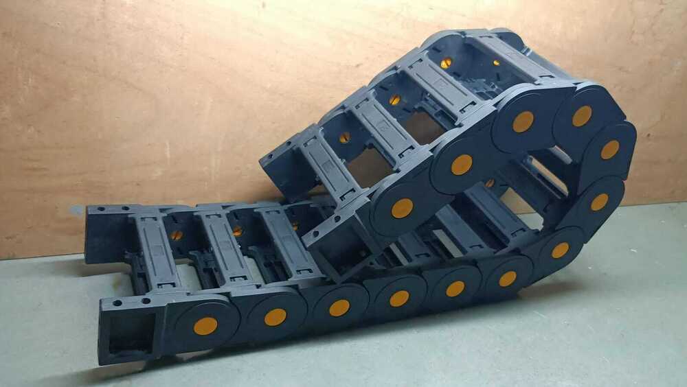 Cable Drag Chains - Features: Abrasion Resistant