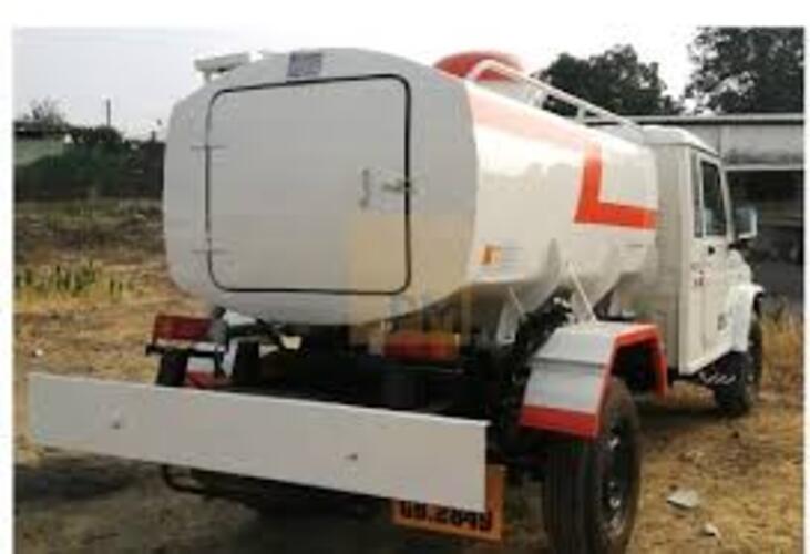 3kl Bouser With Dispensing Storage Tank - Capacity: 3000 Ltr