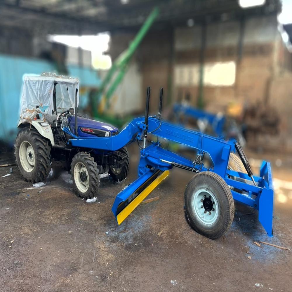 Jcb Fitted Grader - Capacity: 700 Kg