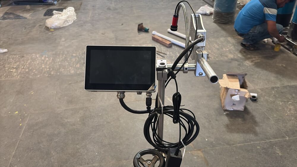 sticker labelling machine