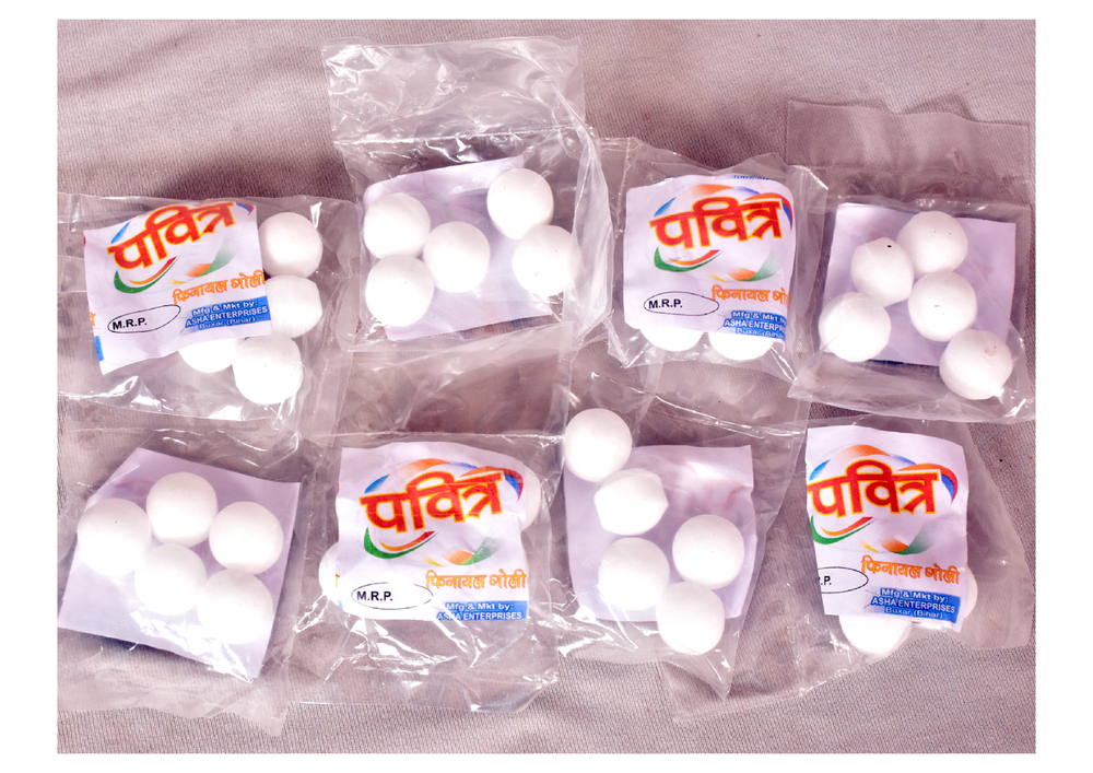 White Round Naphthalene Balls