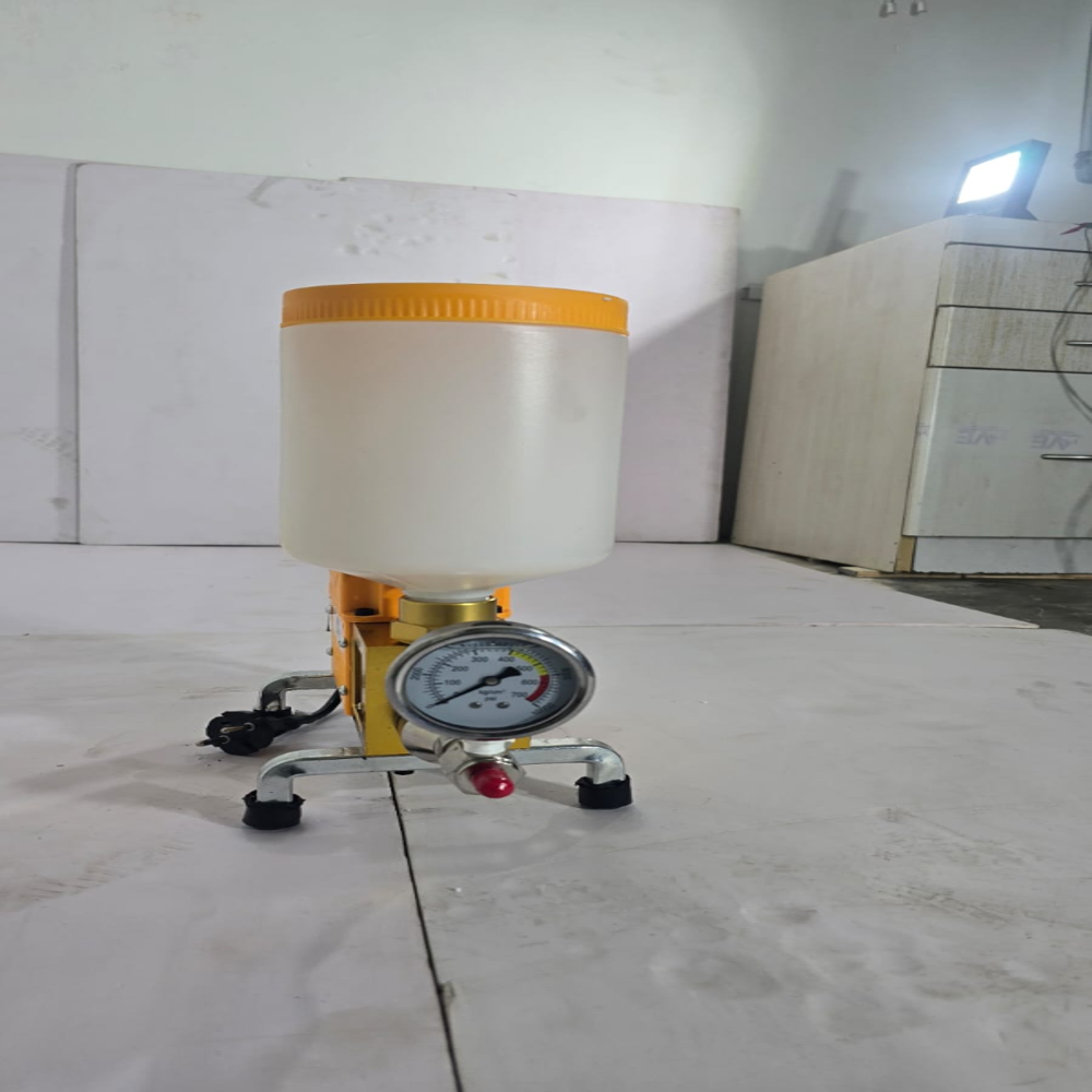 Grouting Machine Yellow Xlkt 99999 Model - Capacity: 2 Ltr
