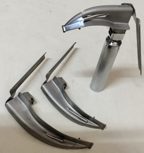 Laryngoscope Set of 4 Adult