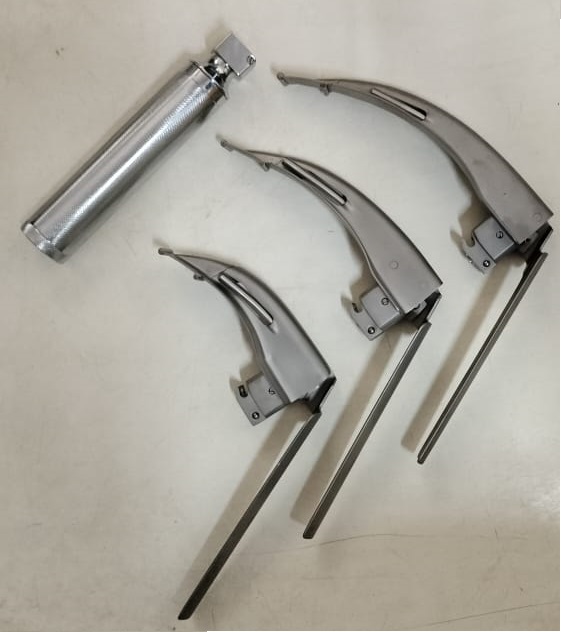 Laryngoscope Set of 4 Adult