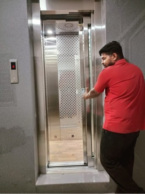 टेलीस्कोपिक मैनुअल डोर एलेवेटर