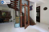 Manual Door Lift