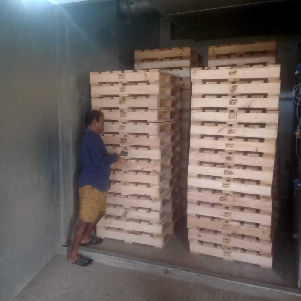 Heat Treated(HT) Pinewood Pallets