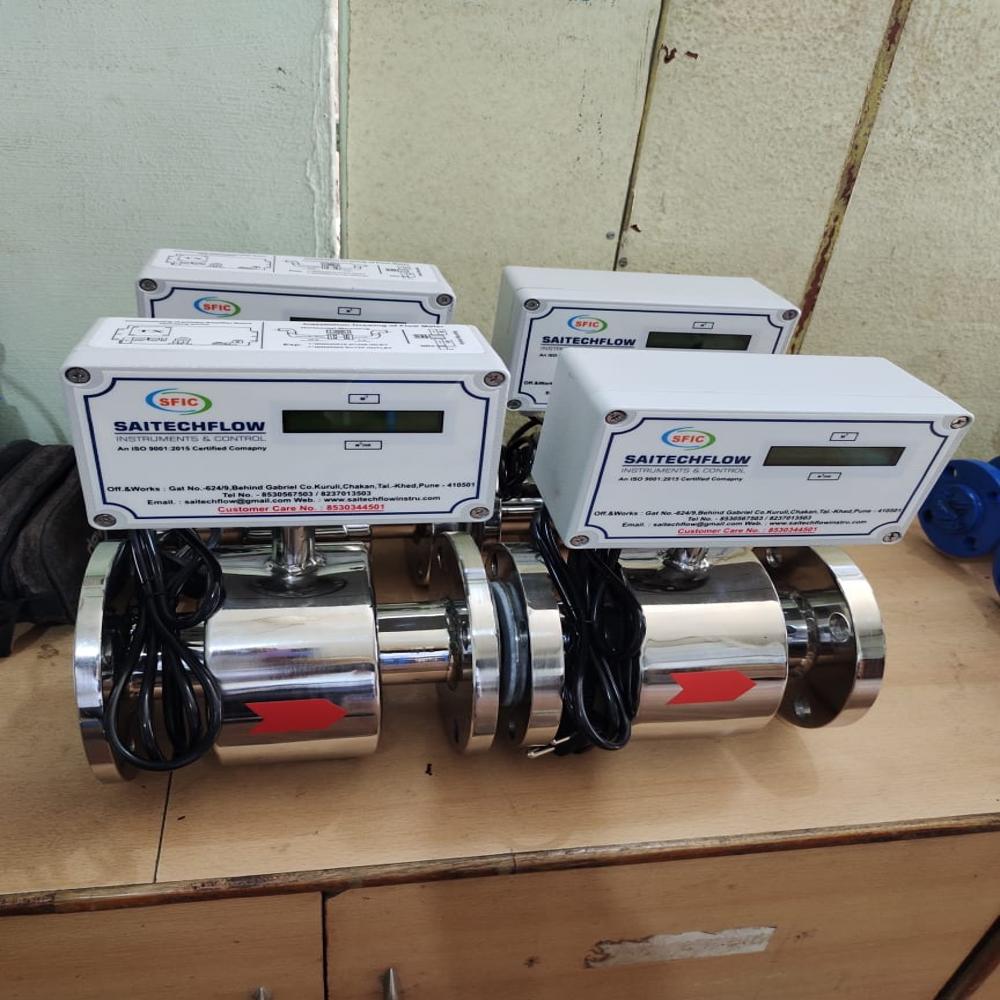 Industrial Electromagnetic Flow Meter - Stainless Steel, Digital Display, Blue Color, 230v Power Supply, 4-20ma Output, 0.50% Accuracy