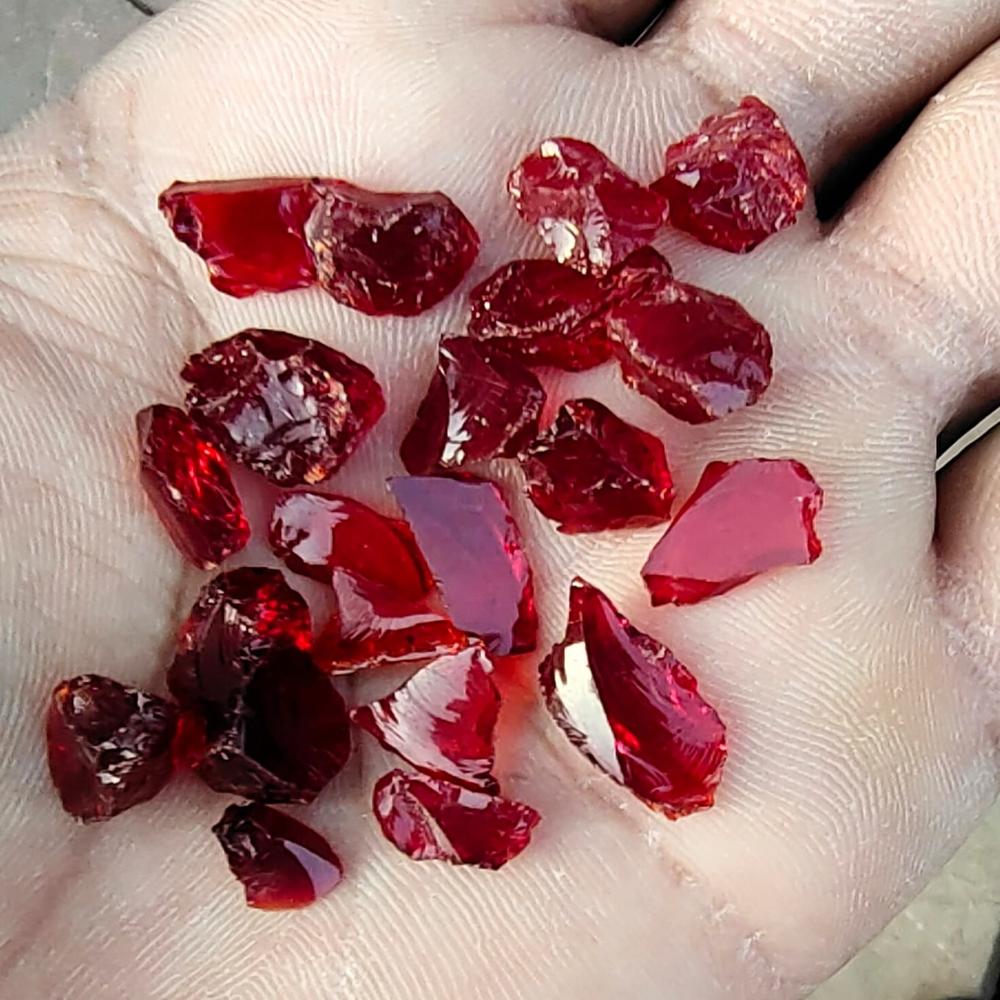 Crushed Glass Chips for Terrazzo, Fire Pits, and Landscaping in Bulk Wholesale