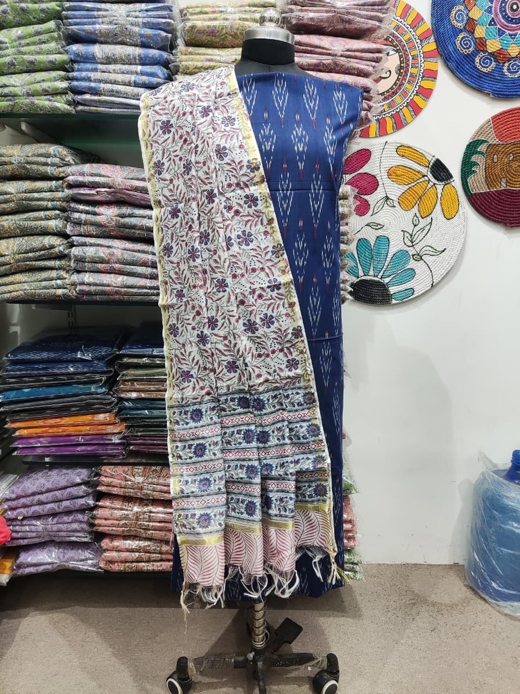 Ladies Yarn Dyed Ikat Kurta With Chanderi Dupatta