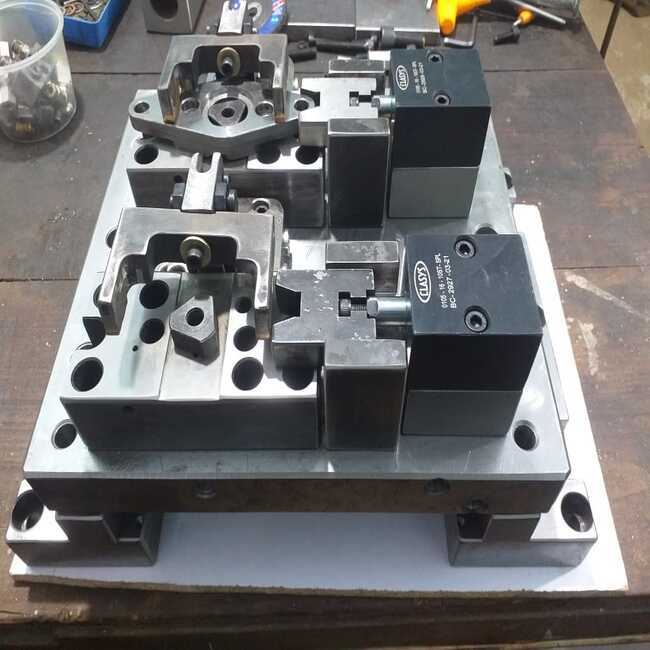 Hydraulic VMC Fixture