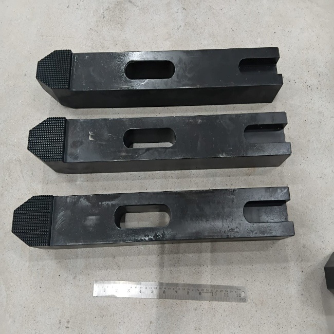 IS-4292 Flat strap clamp with Serration