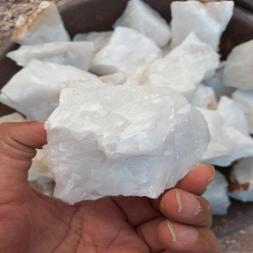 Natural Milky White Quartz Lumps for Industrial Purpose and Terrazzo Decorative in Bulk