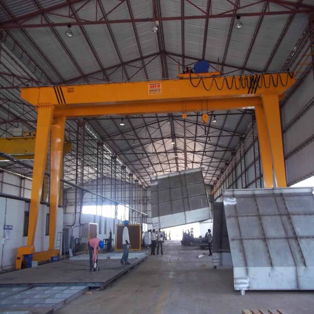 Goliath Crane - Color: Yellow