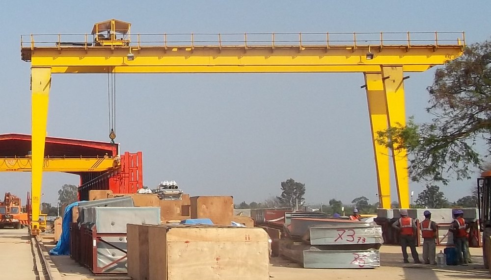 Goliath Crane - Color: Yellow