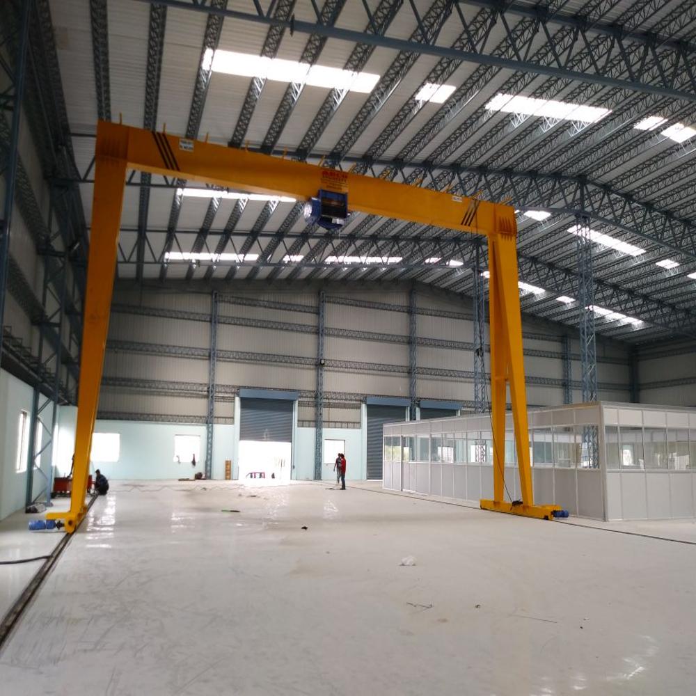 Gantry Crane - Color: Yellow