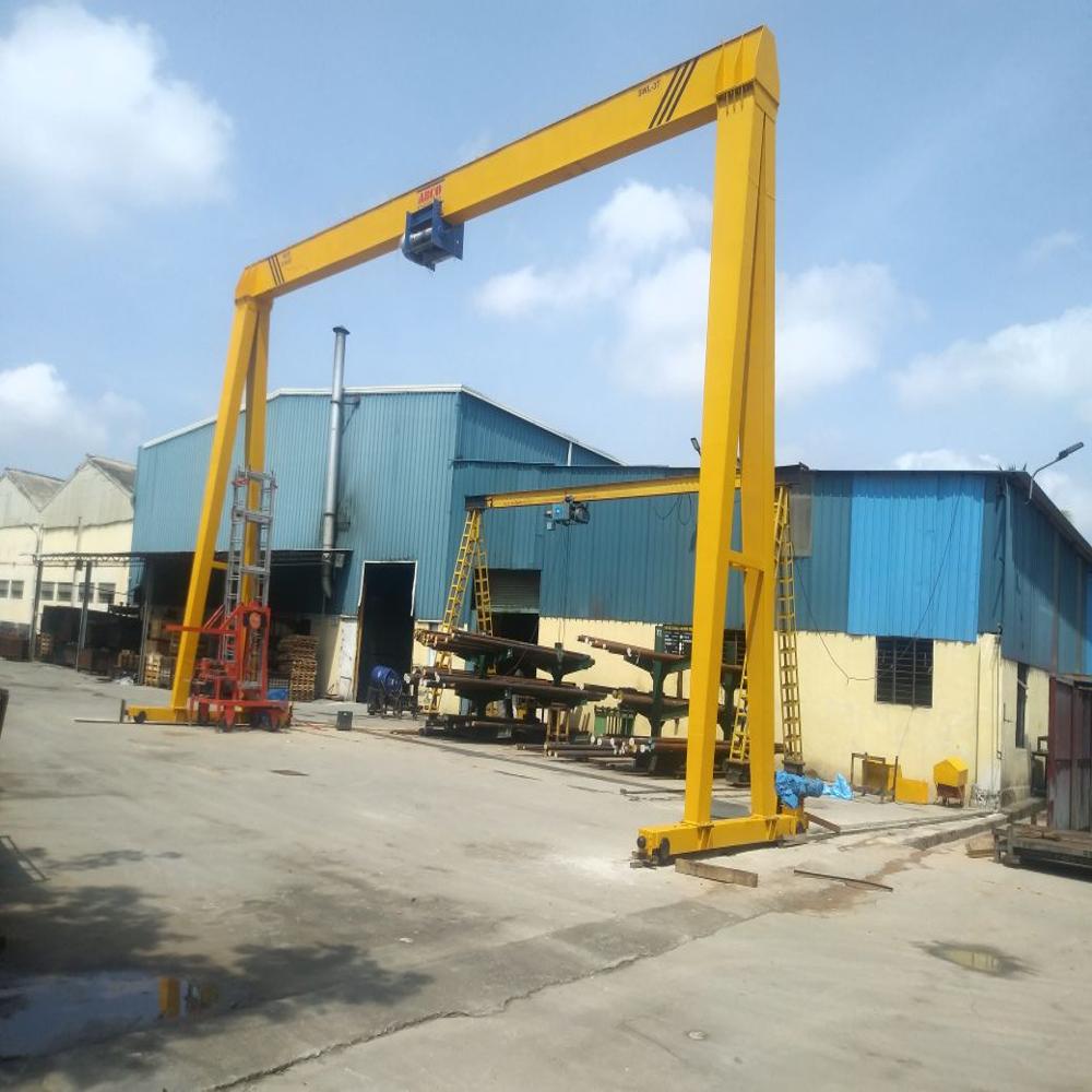 Gantry Crane - Color: Yellow