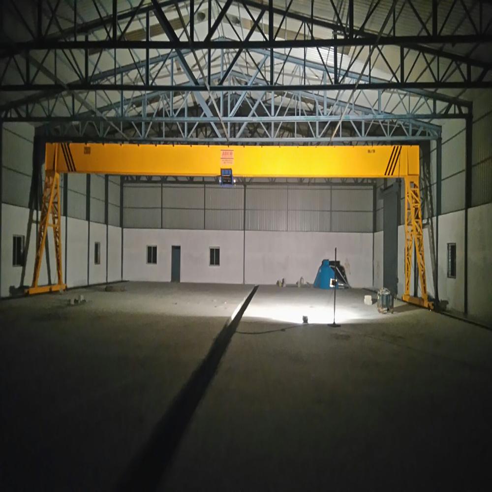 Gantry Crane - Color: Yellow
