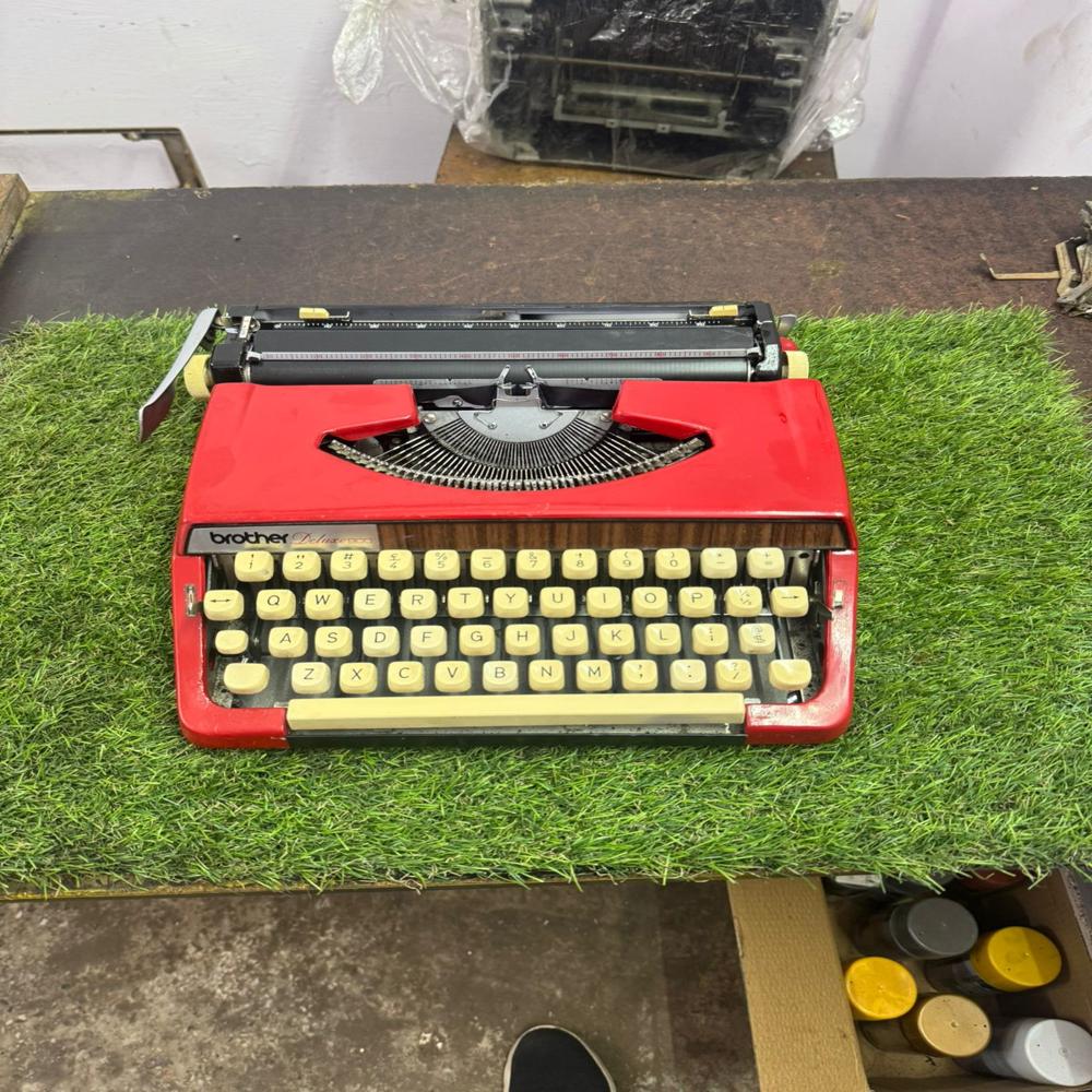 Antique Typewriter - Feature: Reuseable
